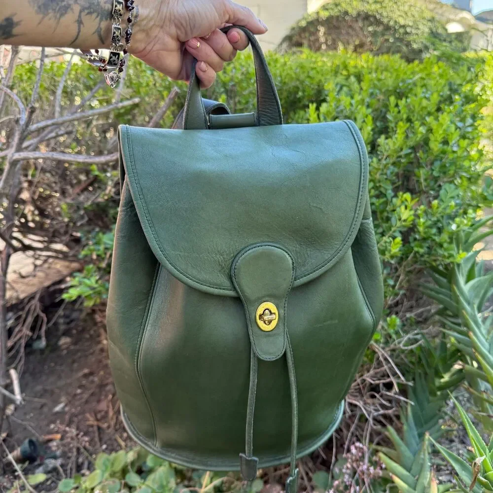 Vintage Coach 9943 Bottle Green Leather Backpack XL USA Turnlock Rucksack - Picture 3 of 17